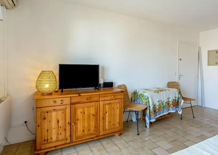 Апартаменты Saint James-13 By Interhome Ле-Лаванду